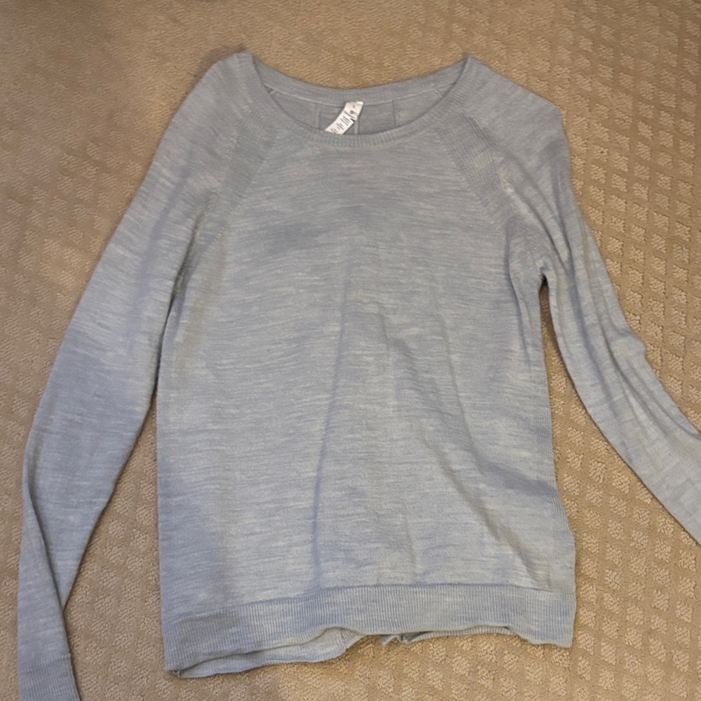 Lululemon Light Gray Sweater back thread design. Sz 4